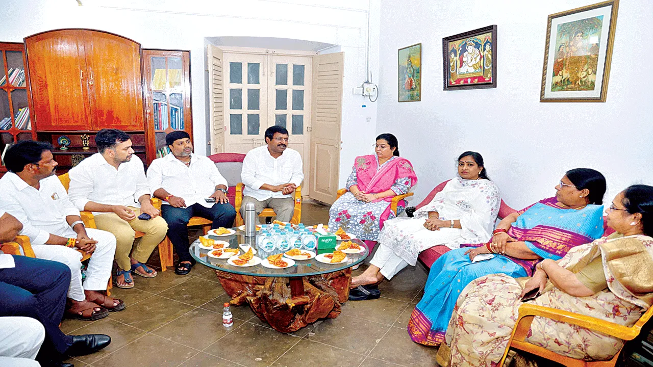 Yoga should be frequented యోగాకు అధికంగా తరలిరావాలి