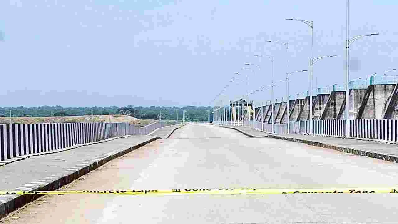 Kaleshwaram: కాళేశ్వరం బ్యారేజీల నిర్ణయం కేసీఆర్‌దే!