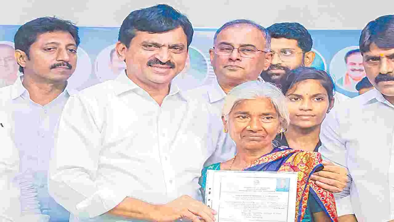 Ponguleti: రాష్ట్రంలో 4.5 లక్షల ఇందిరమ్మ ఇళ్లు మంజూరు చేశాం