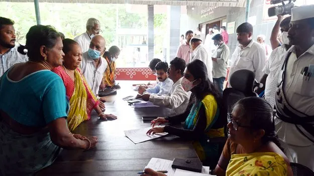 అర్జీలను వెంటనే పరిష్కరించాలి