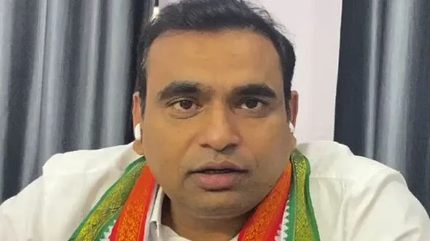 Congress: కేసీఆర్‌ను విలన్‌ను చేస్తున్న హరీశ్‌