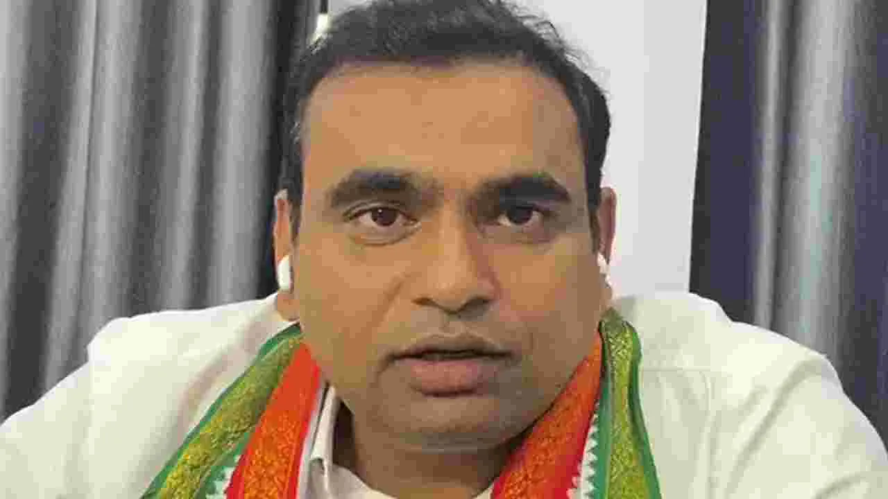 Congress: కేసీఆర్‌ను విలన్‌ను చేస్తున్న హరీశ్‌