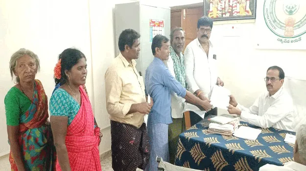 రీసర్వేకారణంగా తల్లికి వందనం రాలేదు