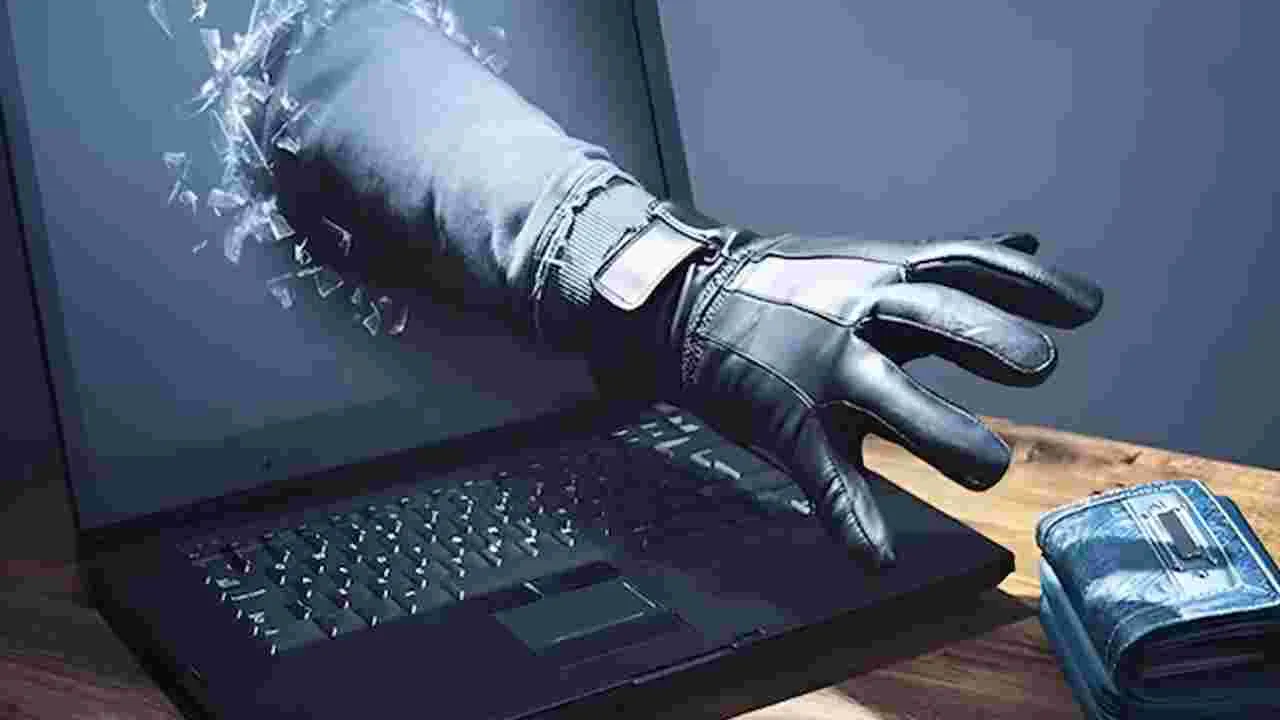 Cyber Fraud Hyderabad: మనీ లాండరింగ్‌ పేరుతో కుచ్చుటోపీ