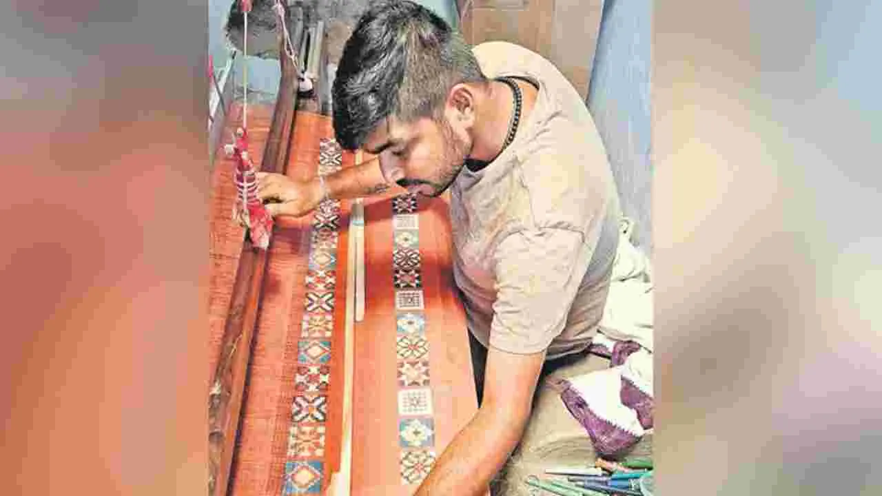 National Young Weaver Award: గూడ పవన్‌కు జాతీయ యంగ్‌ వీవర్‌ అవార్డు