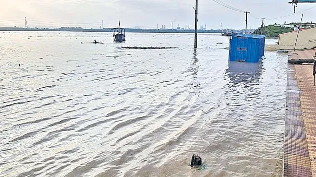 Godavari River: ఉధృతంగా గోదావరి