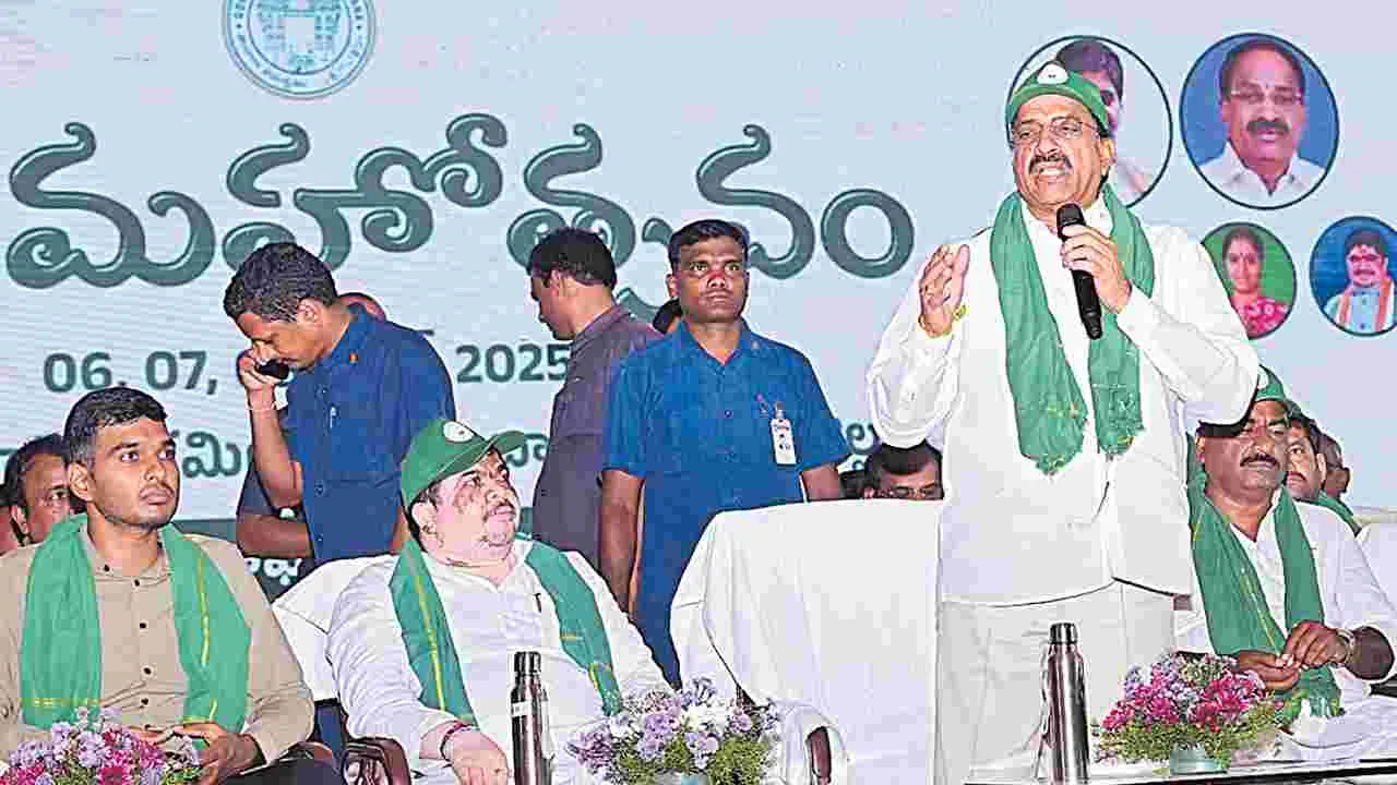 Tummala: కేంద్రం పూర్తిస్థాయిలో ఎరువులను సరఫరా చేయడం లేదు