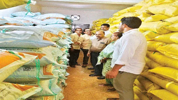 ఎరువులను అధిక ధరకు విక్రయిస్తే చర్యలు