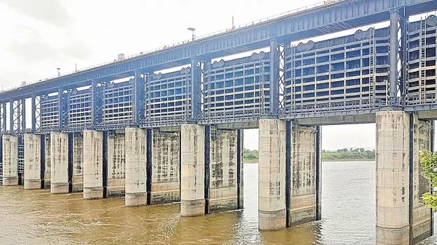 Flood Flow: బాబ్లీ ప్రాజెక్టు గేట్ల ఎత్తివేత