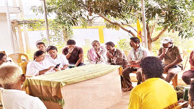 సీమలవానివలస సమస్యలు పరిష్కరించాలి