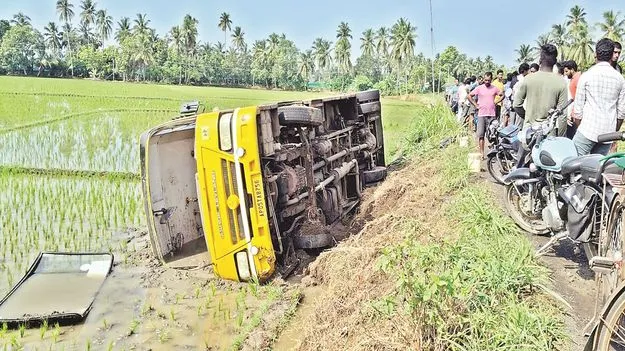 అమ్మో స్కూల్‌ బస్‌..!