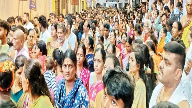 మంత్రాలయంలో పోటెత్తిన భక్తులు