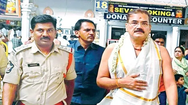 రాఘవేంద్రుని సన్నిధిలో జైళ్ల డీజీ అంజనీ కుమార్‌