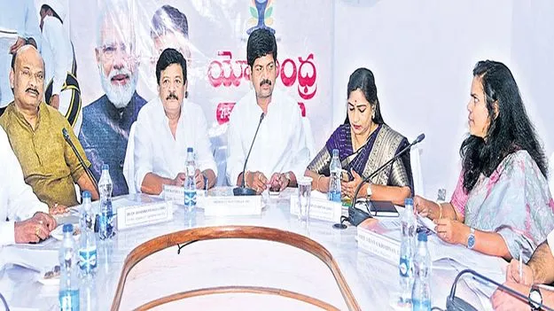 విశాఖలో యోగాకు 60 వేల మంది 
