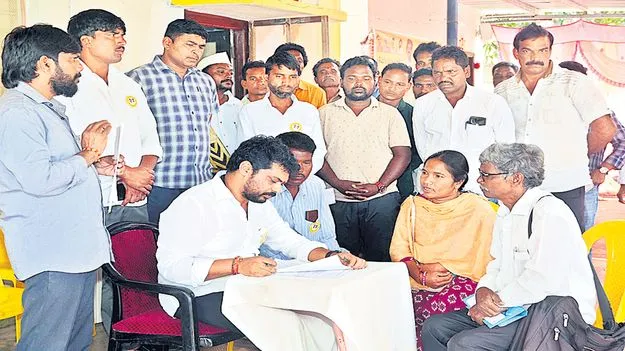 ప్రజా సమస్యల పరిష్కారంపై ప్రత్యేక శ్రద్ధ 