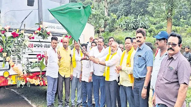 రెండు పల్లె వెలుగు బస్సు సర్వీసులు ప్రారంభం