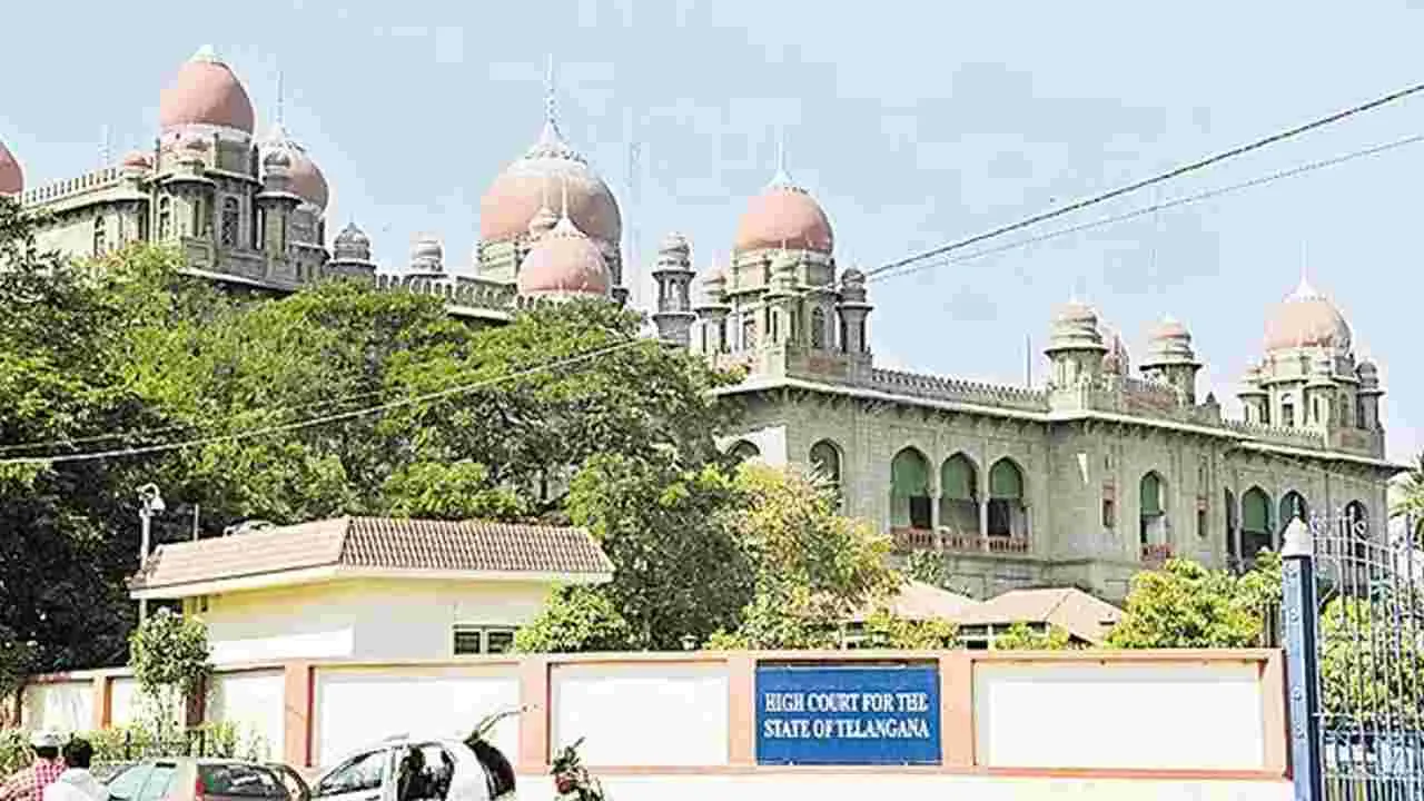 High Court: ఇచ్చుకుంటూపోతే భవిష్యత్తులో ప్రభుత్వ భూమన్నదే ఉండదు
