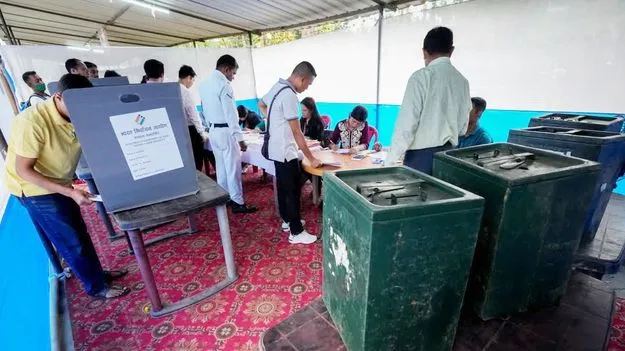 Election Commission: ఇక అన్ని పోలింగ్‌ స్టేషన్ల నుంచి వెబ్‌కాస్టింగ్‌