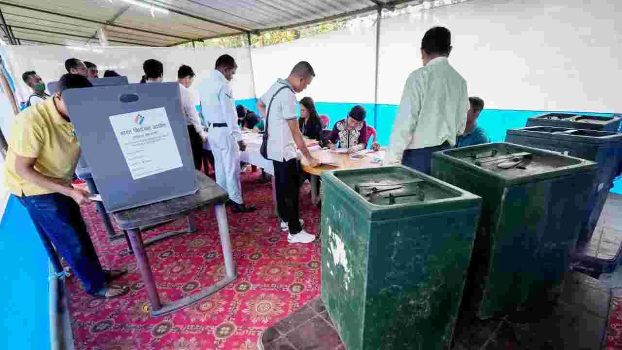 Election Commission: ఇక అన్ని పోలింగ్‌ స్టేషన్ల నుంచి వెబ్‌కాస్టింగ్‌