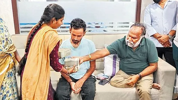 Jagga Reddy: రాహుల్‌ జన్మదినం సందర్భంగా.. క్యాన్సర్‌ రోగికి జగ్గారెడ్డి ఆర్థిక సాయం