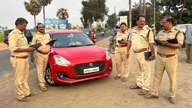 కార్లు, ద్విచక్ర వాహనాల తనిఖీ