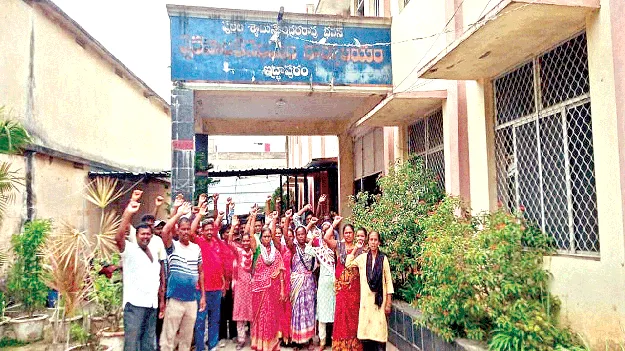  ‘తల్లికి వందనం’ వర్తింపజేయాలి