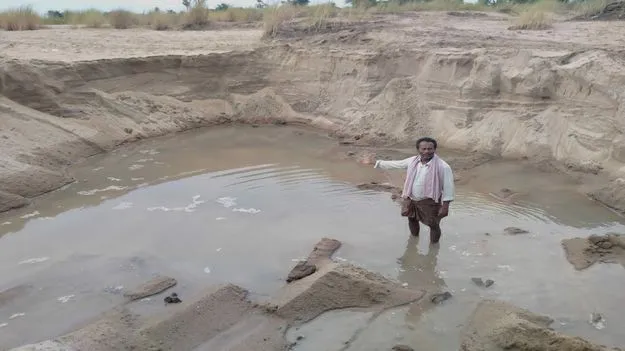 అర్ధరాత్రి తవ్వకాలు