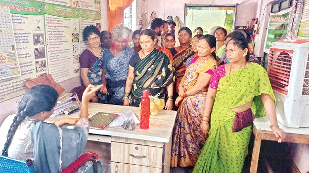 ‘మావాళ్లకే అవకాశమివ్వాలి’