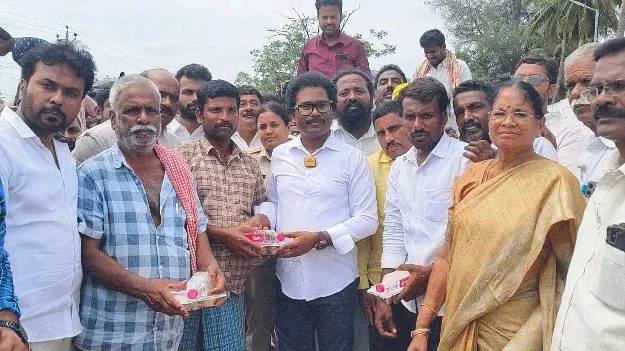 మామిడి రైతుకు బాసట