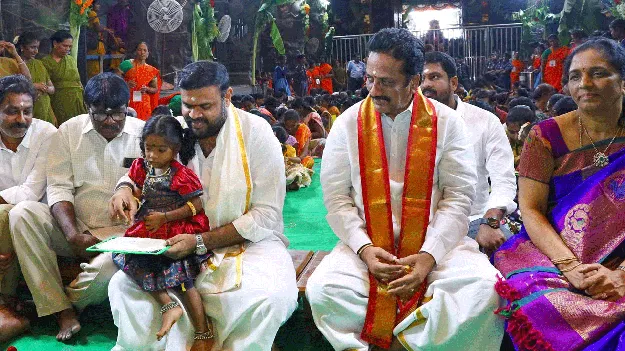 శ్రీకాళహస్తీశ్వరాలయంలో శాస్త్రోక్తంగా అక్షరాభ్యాసం