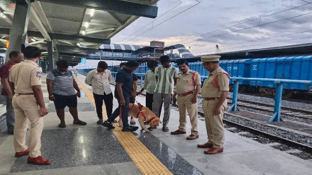 రైల్వేస్టేషన్‌లో డాగ్‌స్క్వాడ్‌తో తనిఖీలు