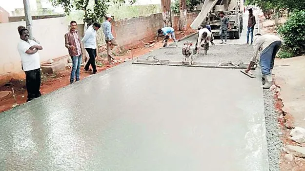  కాంట్రాక్టర్ల వెనకడుగు