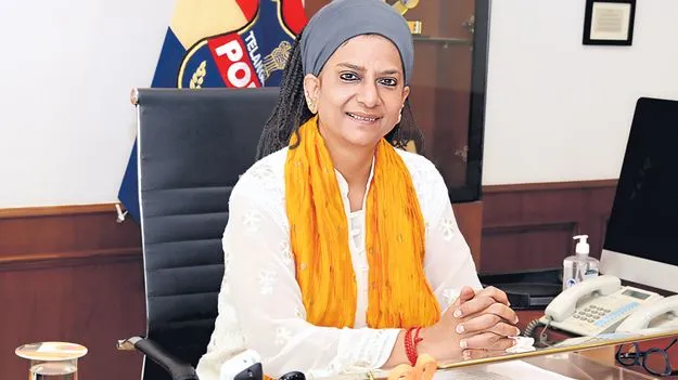 సిఐడీ అదనపు డీజీగా చారుసిన్హా బాధ్యతలు 