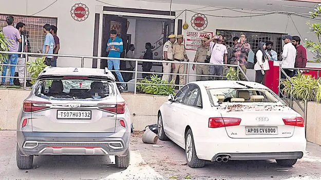 Hyderabadఫ మహా టీవీ కార్యాలయంపై బీఆర్‌ఎస్‌వీ దాడి