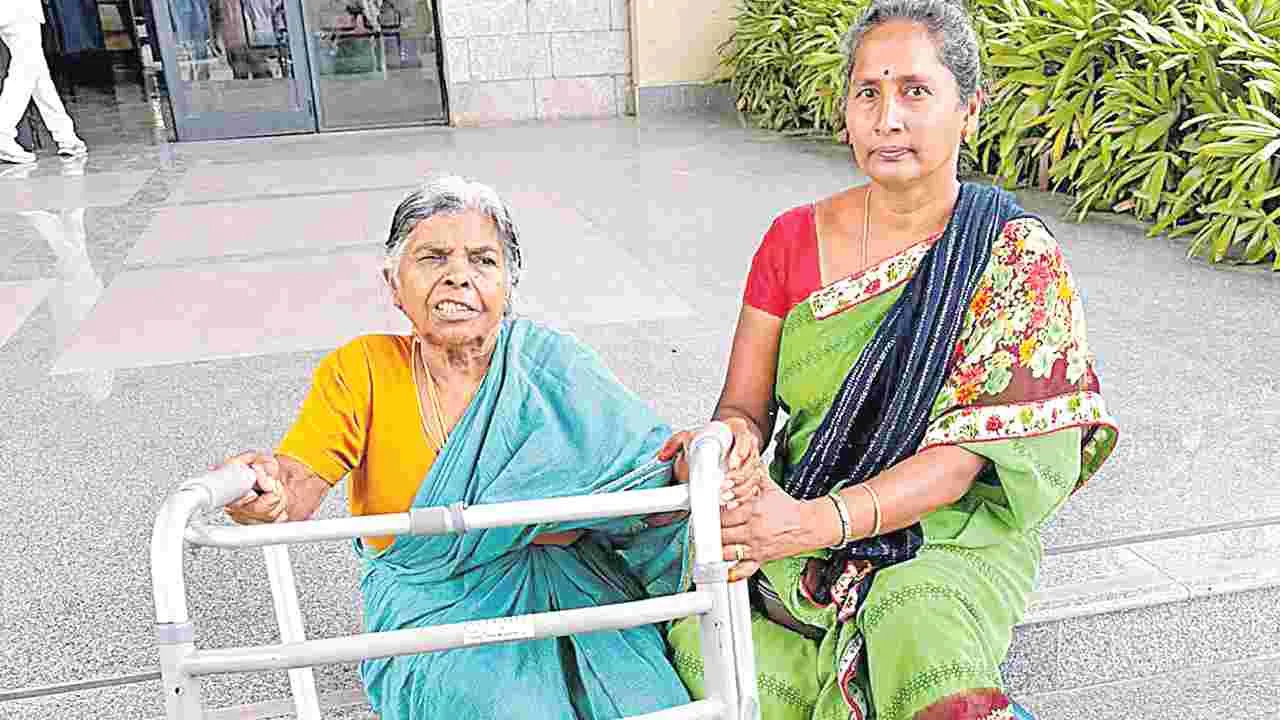 Property Dispute: ఆస్తులు రాయించుకొని గెంటేశారు