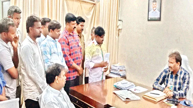 సమస్యలను పరిష్కరించకుంటే సమ్మె ఉధృతం