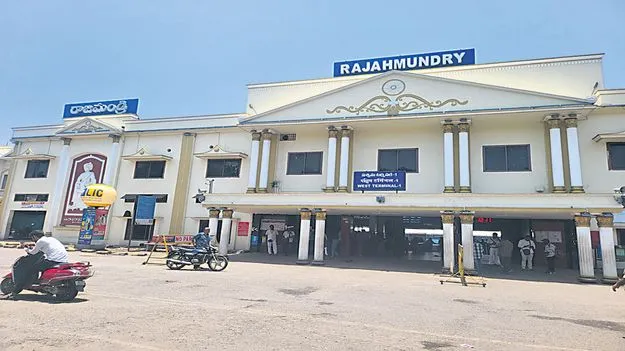 అటెన్షన్ ప్లీజ్.. డీఆర్ఎం సార్..