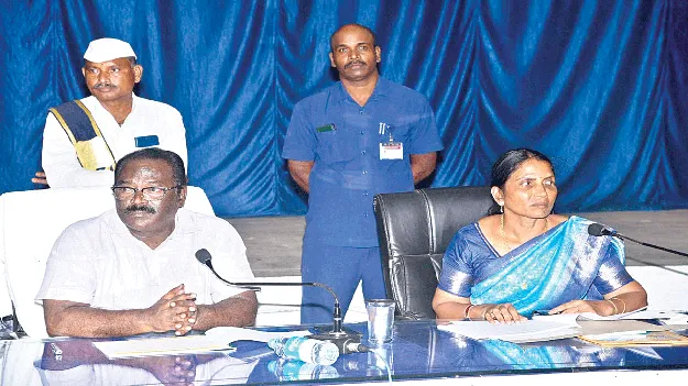 ‘ఉపాధి’ లక్ష్యాలను పూర్తి చేయాలి