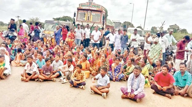 పాఠశాల విలీనం చేయవద్దు