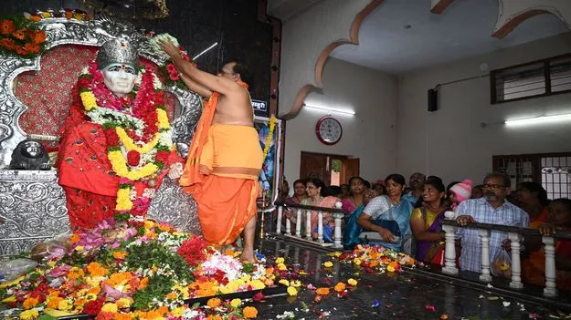  Karimnagar: భక్తిశ్రద్ధలతో గురుపౌర్ణమి పూజలు