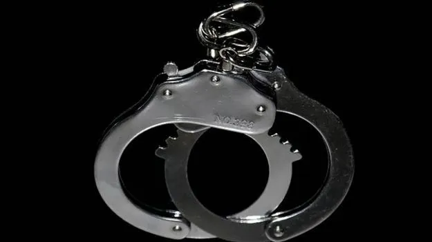 Fake IAS: ఐఏఎస్ అని చెప్పుకుంటూ దర్జాగా కారులో షికార్లు.. పోలీసులకు చిక్కిన నిందితుడు