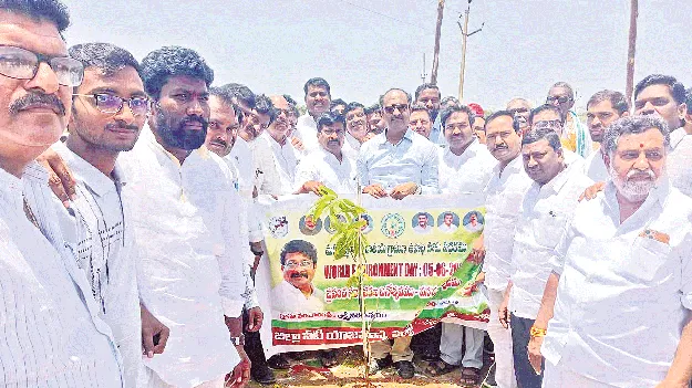 మొక్కలునాటి సంరక్షించాలి