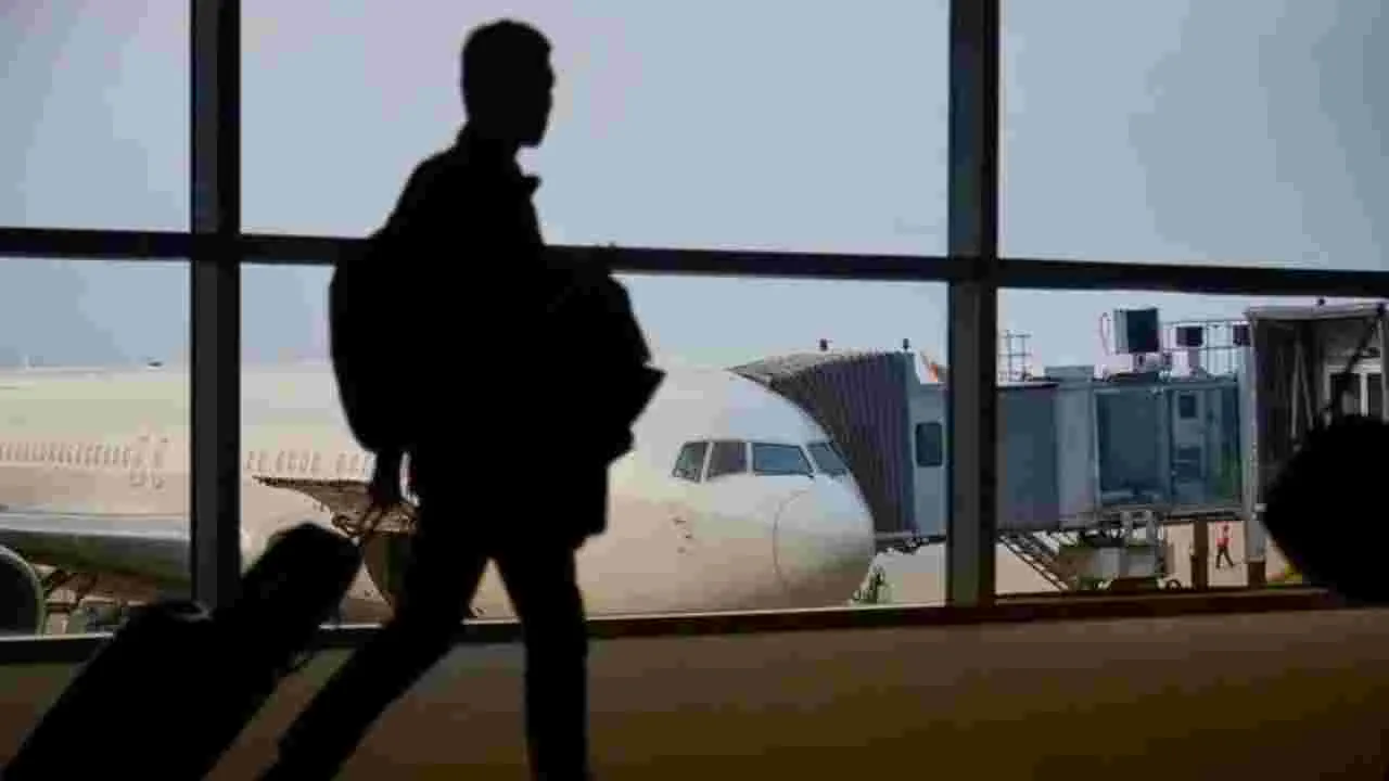 IndiGo: మీ వల్ల భారీగా నష్టపోయా.. ఇండిగో ఎయిర్‌లైన్స్‌పై ప్యాసెంజర్ గుస్సా