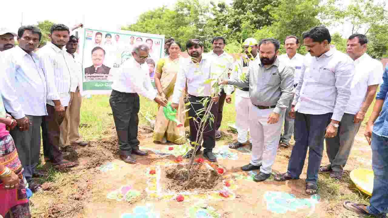 వన మహోత్సవం లక్ష్యాలను సాధించాలి