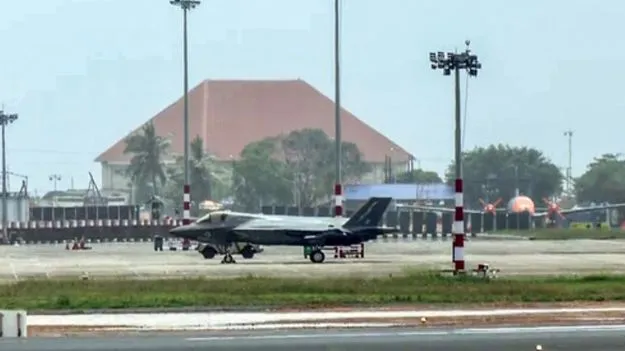 F-35B Lightning 2: కేరళలో 15 రోజులుగా యూకే యుద్ధ విమానం.. రిపేర్ల కోసం త్వరలో బ్రిటన్ ఇంజినీర్ల రాక