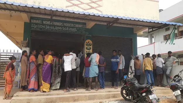 యూరియా కోసం నిరీక్షణ 