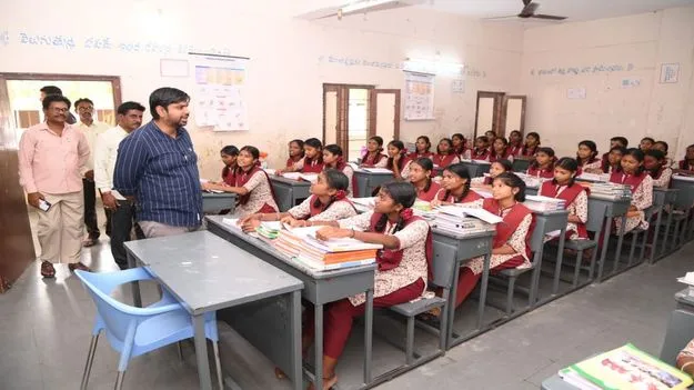 విద్యార్థులకు అర్థమయ్యే రీతిలో బోధించాలి