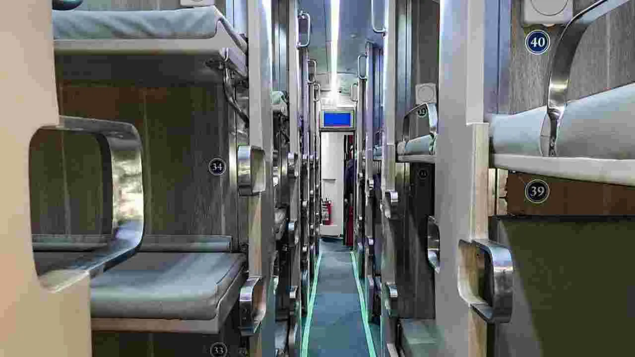 Train Journey: ఏసీ కోచ్‌లో ఇలా ఎవరైనా చేస్తారా.. ఓ ప్రయాణికుడి ఆవేదన నెట్టింట వైరల్