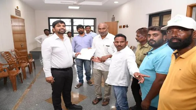 మున్సిపల్‌ కార్మికుల సమస్యలు పరిష్కరించండి