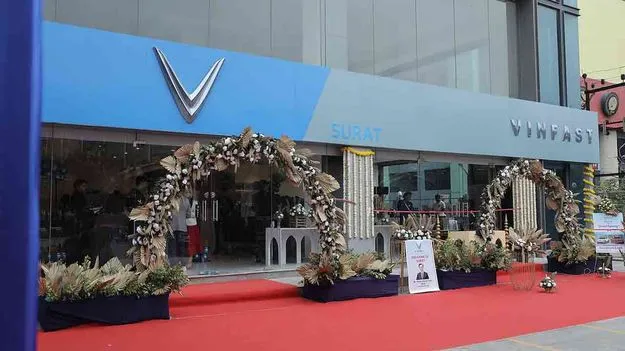 Electric Vehicles: డిసెంబరు నాటికి 35 షోరూమ్‌లు